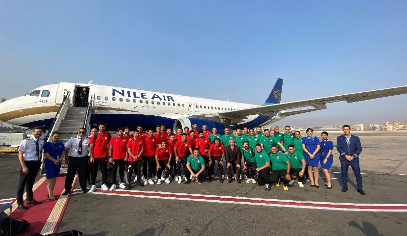 وصول منتخب مصر لكره القدم من العين علي رحله "النيل للطيران" الناقل الرسمي للمباريات