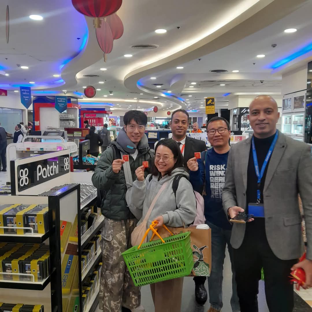 مصر للطيران تحتفي بالعام الصيني الجديد وتُبهج مسافريها بهدايا تذكارية مميزة