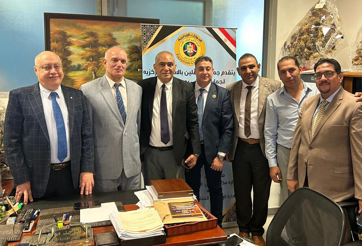 تكريم مستحق لرئيس الإدارة المركزية لمكافحة التهرب الجمركي بمطار القاهرة الدولي