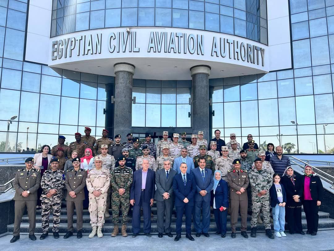 وفد الأكاديمية العسكرية يزور سلطة الطيران المدني للاطلاع على آليات إدارة الأزمات في تأمين الملاحة الجوية