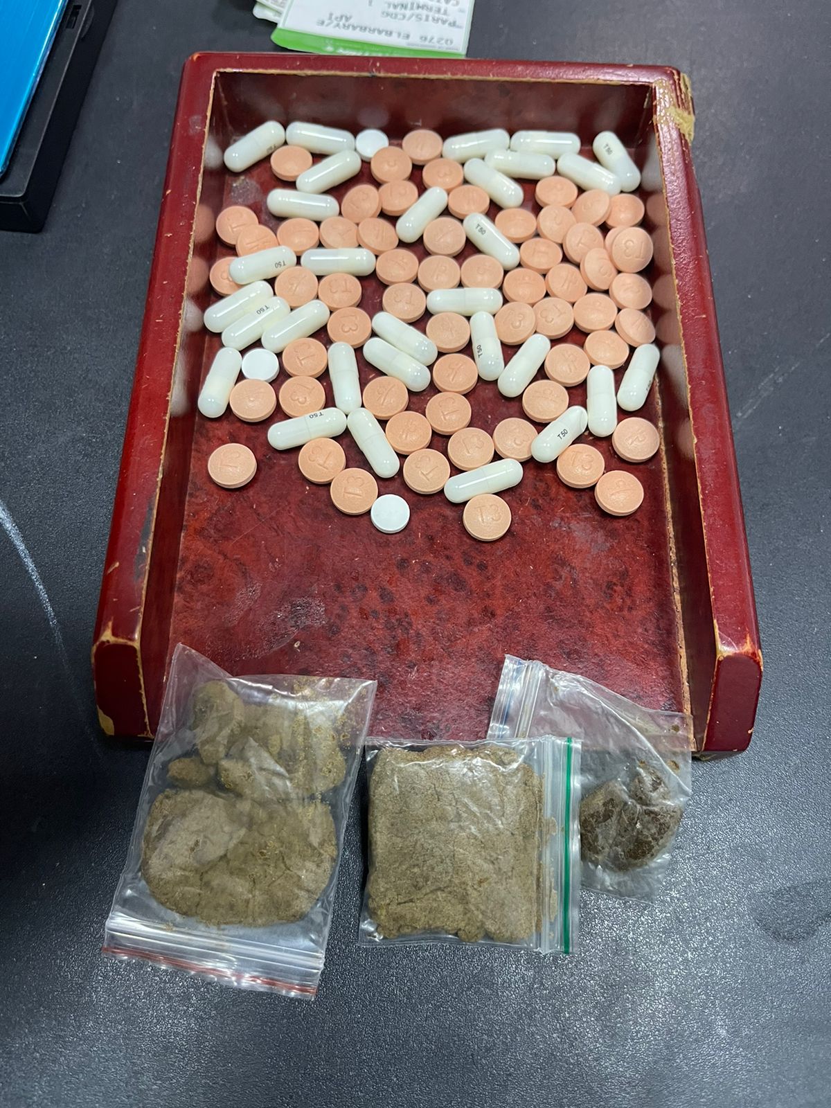 ضبط راكبة بحوزتها 6 عبوات بداخلهم اقراص مخدرة وراكب بحوزته ترامادول وحشيش